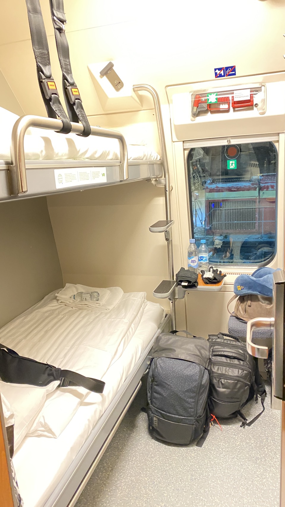 圖為上層臥舖房型(Upper Deck Cabin with Shower/WC)- 旅吧GOGO